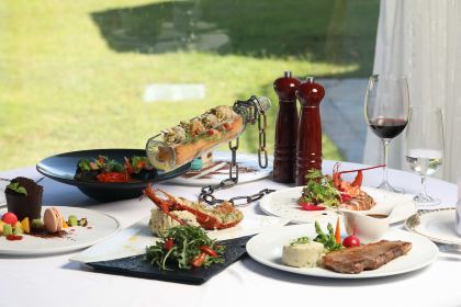 Yintelagenhuaqiaochengjiudianzizhucan