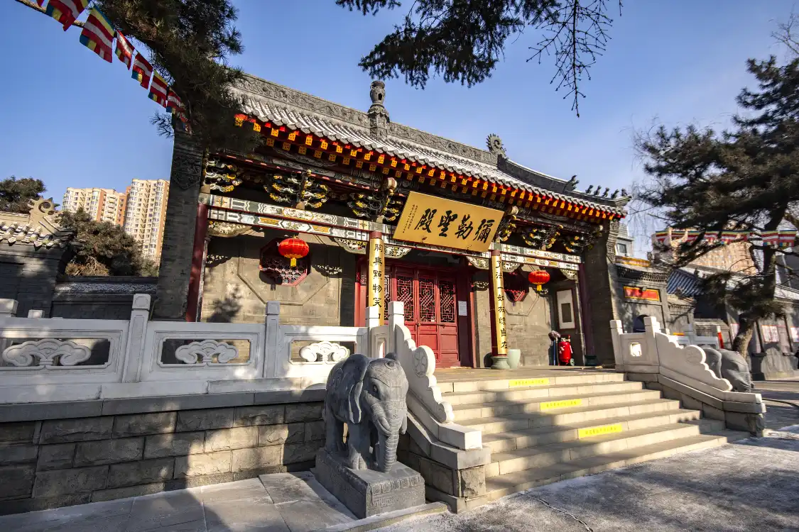 Hotels near Banruo Temple