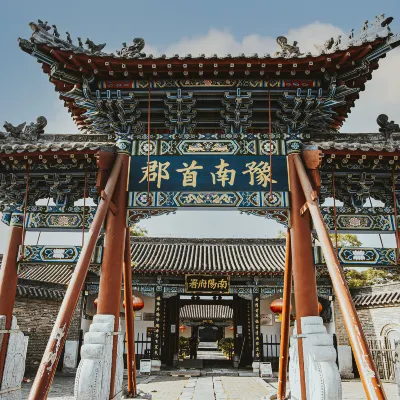 Hotel di Xingyang dengan Balkon