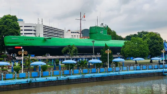 スラバヤ潜水艦記念碑博物館