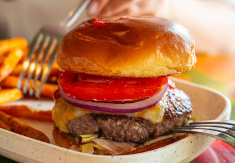 Cheeseburger In Paradiseのおすすめメニュー・口コミ・営業情報