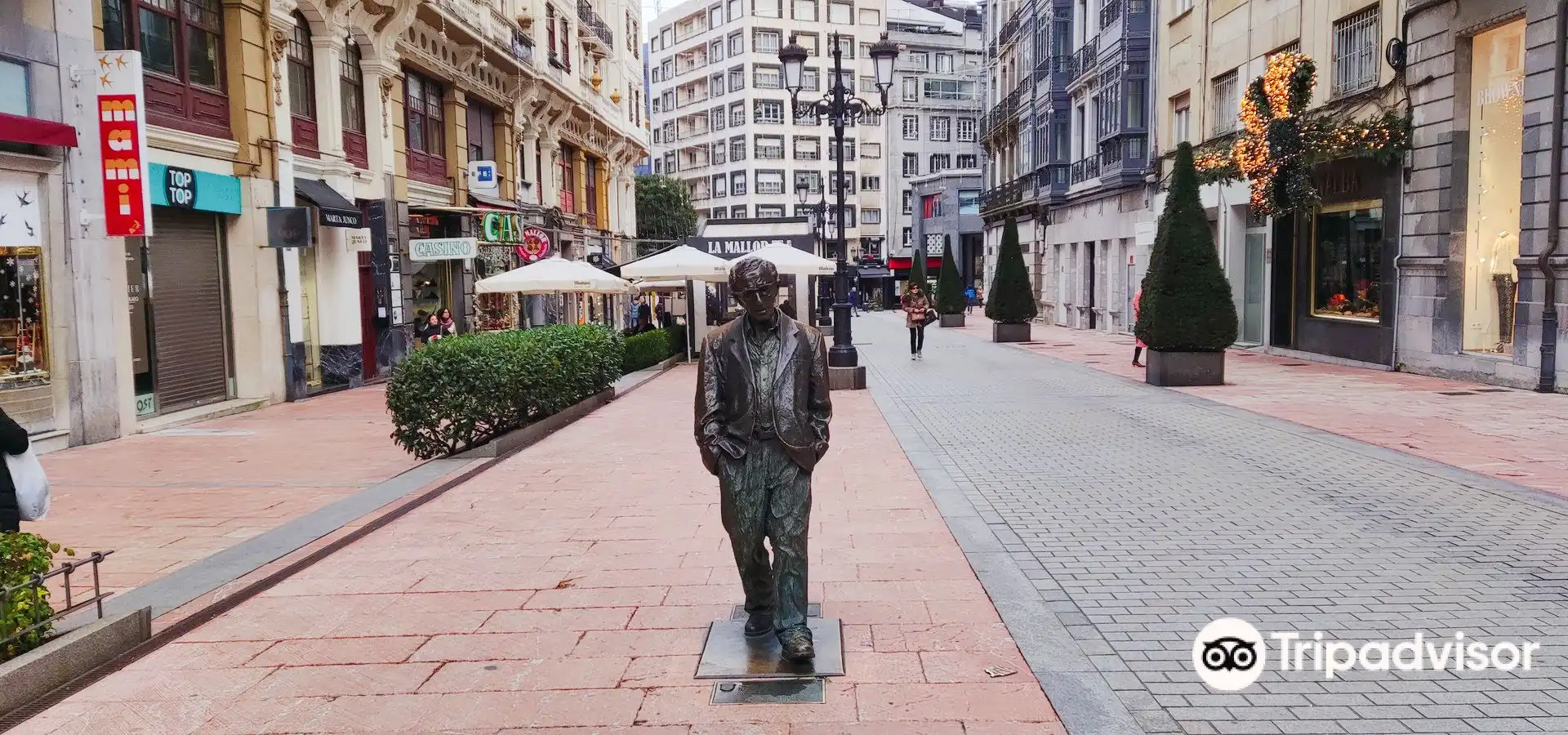 Hotels near Estatua de Woody Allen