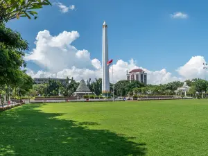 수라바야 영웅기념탑
