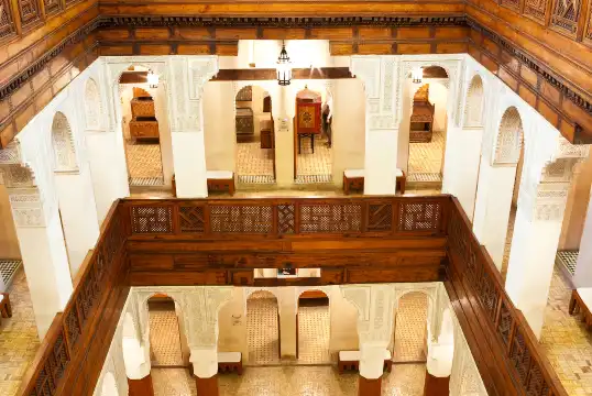 ネジャーリン木工芸博物館周辺のホテル