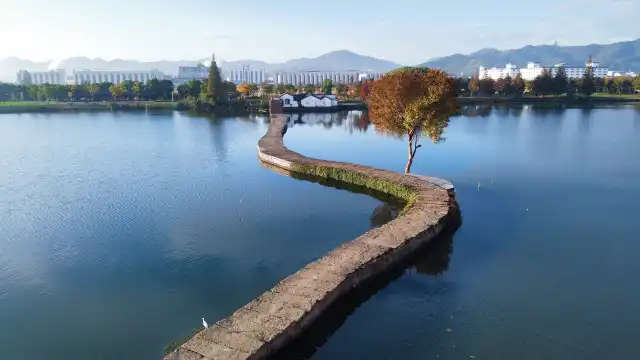 鄰近鑒湖的酒店