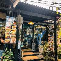 FlowerBlue Coffee & Bistro

