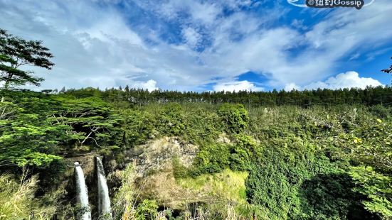 Wailua Falls位於可愛島的Wailua河上，瀑布高