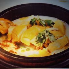 鲁朗石锅城·松茸天麻石锅鸡 User Photo