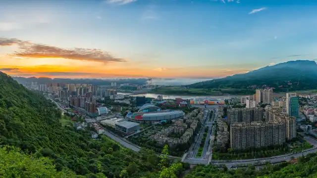 金鳳山公園周辺のホテル