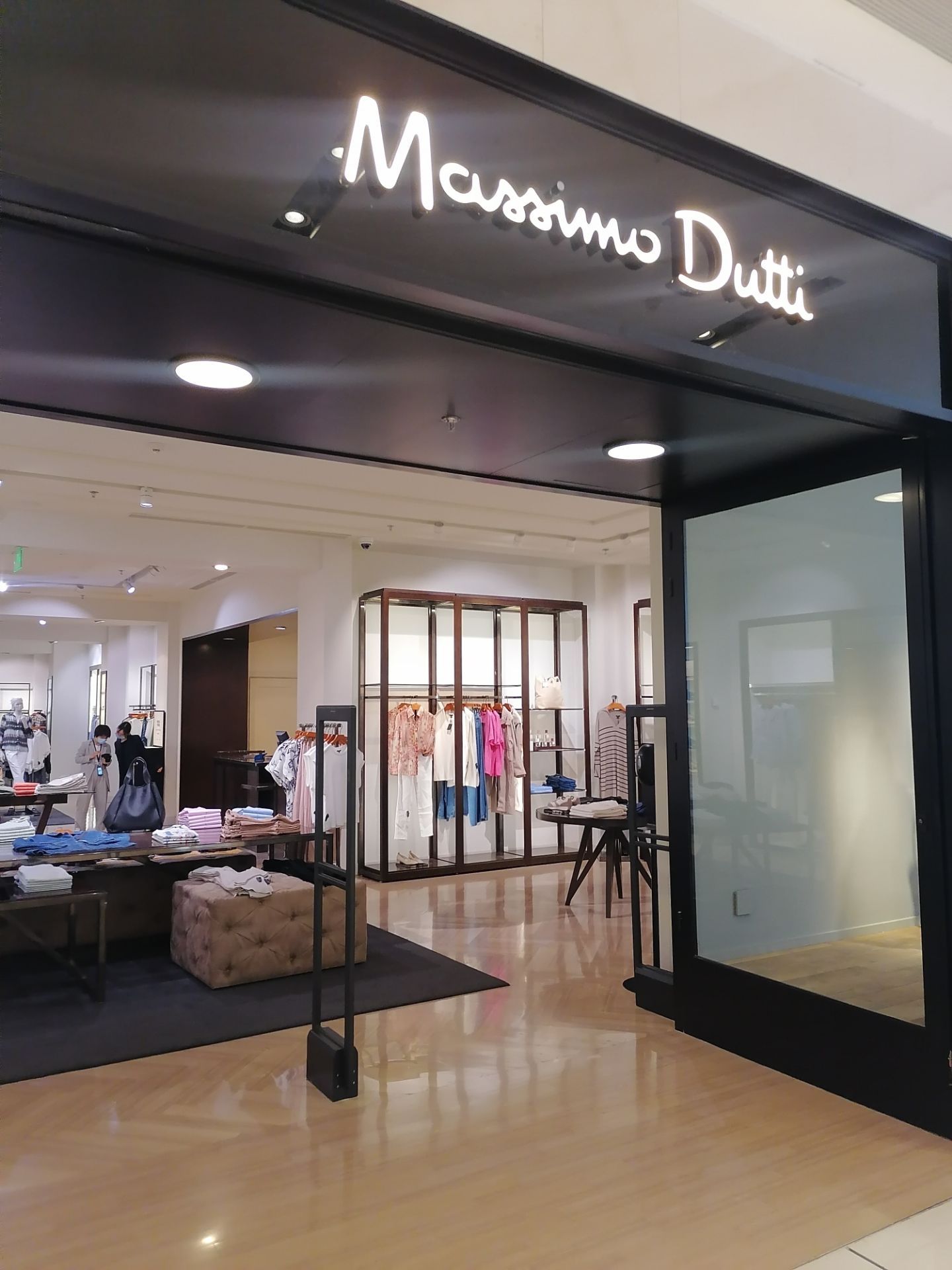 Massimo Dutti(愛琴海購物公園店) travel guidebook –must visit attractions in  Chongqing – Massimo Dutti(愛琴海購物公園店) nearby recommendation – Trip.com