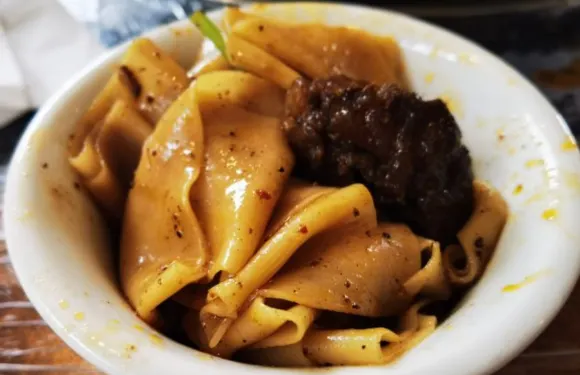 加油站黃牛肉館