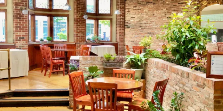 Phoebe's Restaurant & Coffee Lounge