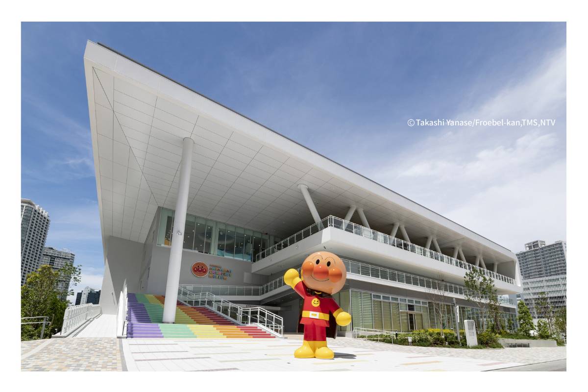 「アンパンマンミュージアム」で記念撮影