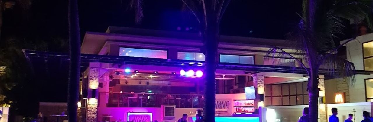 Wave Bar & Lounge at Henann Regency Resort & Spa