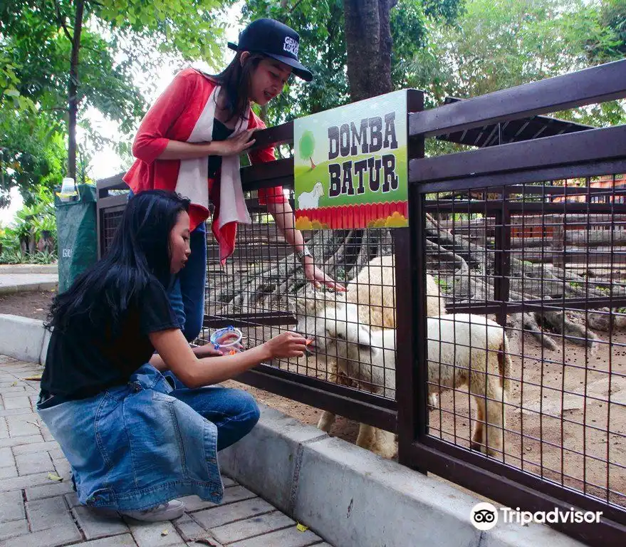 Hotels near Reptiles Park Gembira Loka Zoo