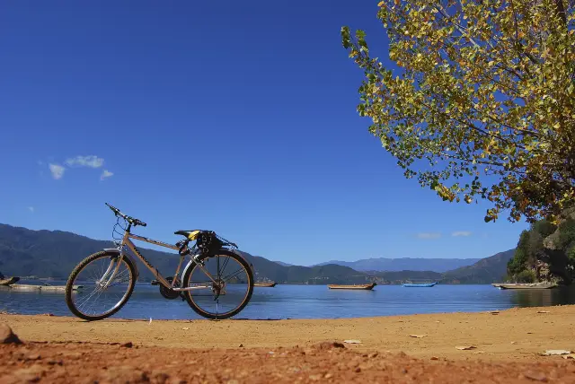 Cycling in Luguhu