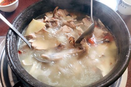 梅里特色火锅店