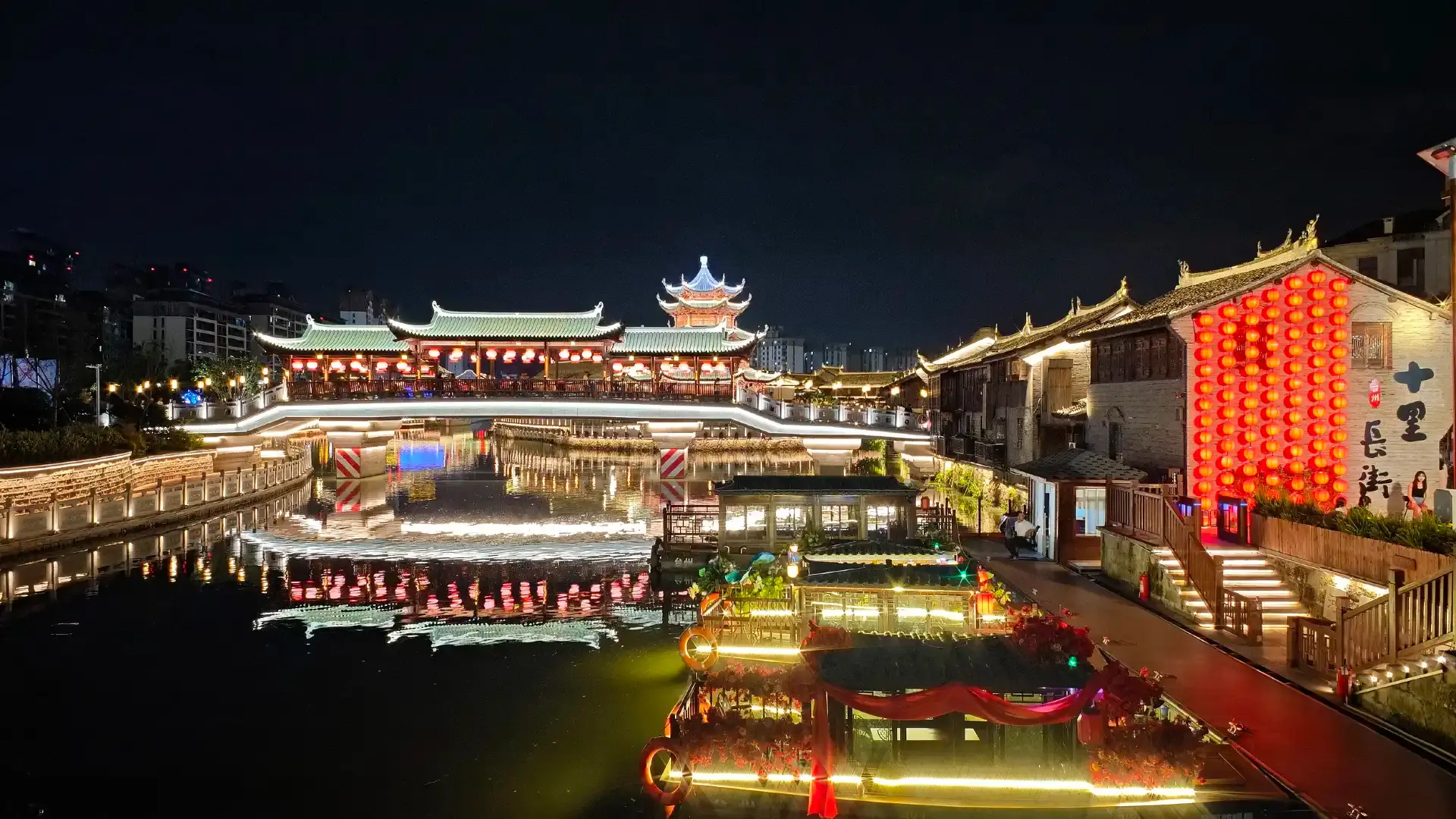 Hotels near Luqiao Shi Li Long Street