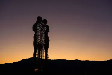 阿里和尼諾雕像