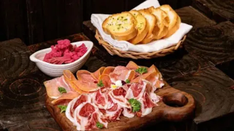 Gemination Eatery & Bar Da Lat in ด่าหลัต