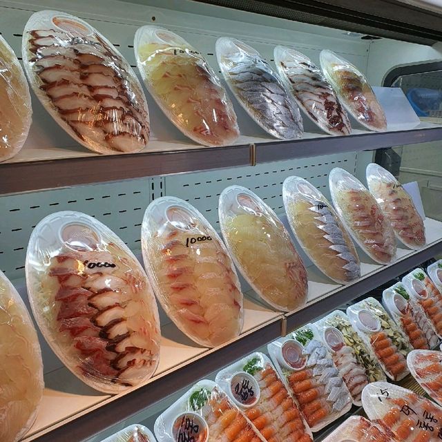 신선한 회가 동문시장에서는 만원?