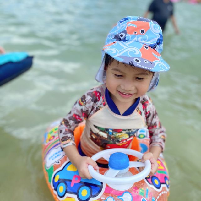 夏天當然要去沙灘玩水啦