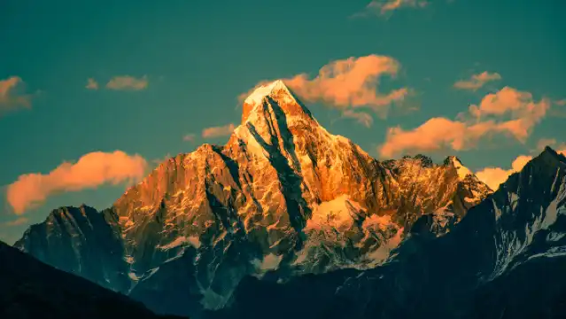 A round-trip one-day tour to Shuangqiao Valley and Siguniang Mountain from Chengdu for sightseeing