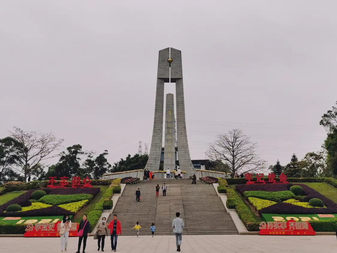 Hotels near Wenlinshan Cemetery of Revolutionary