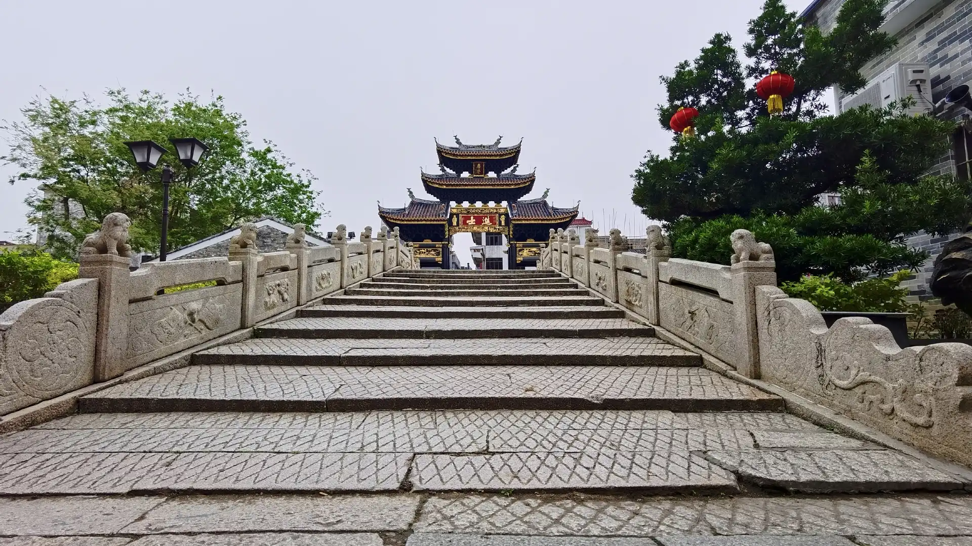 明遠橋周辺のホテル