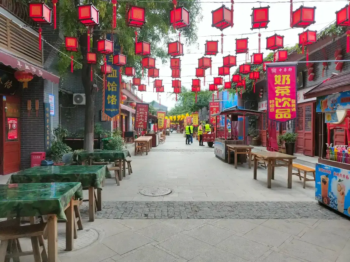 Hotels near Zhonghua County Folk Customs Street