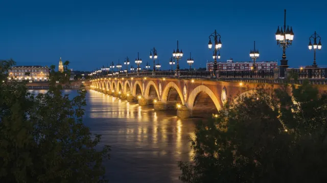 Le Pont de pierre in Bordeaux, France