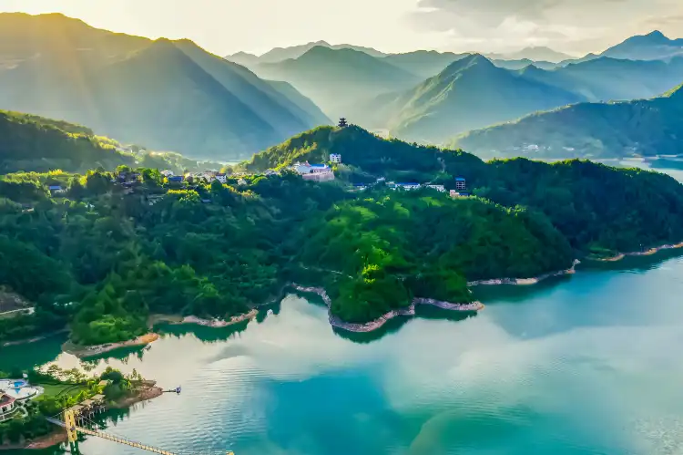 Hotels near Yunhe Lake
