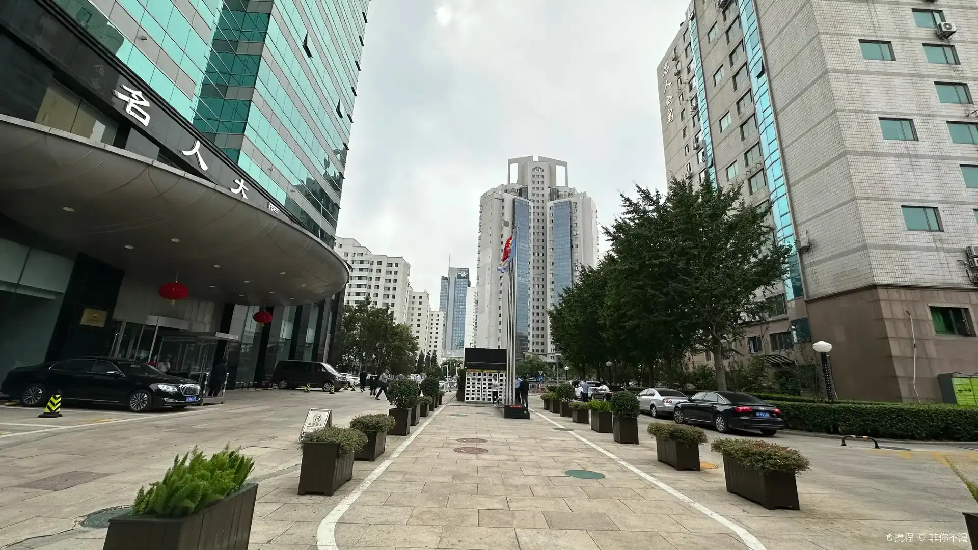 Hotels near Celebrity Square