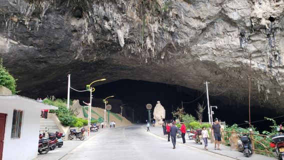 Chuanlong Cave