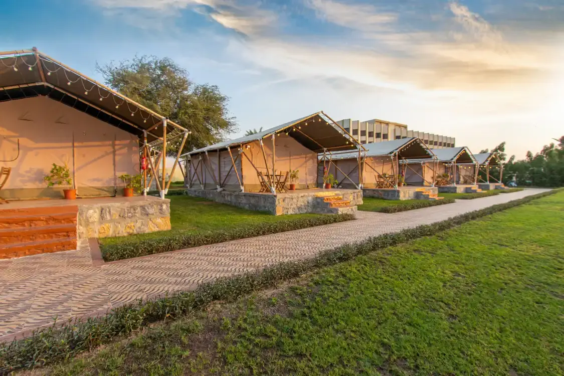 Hotels near Longbeach Campground