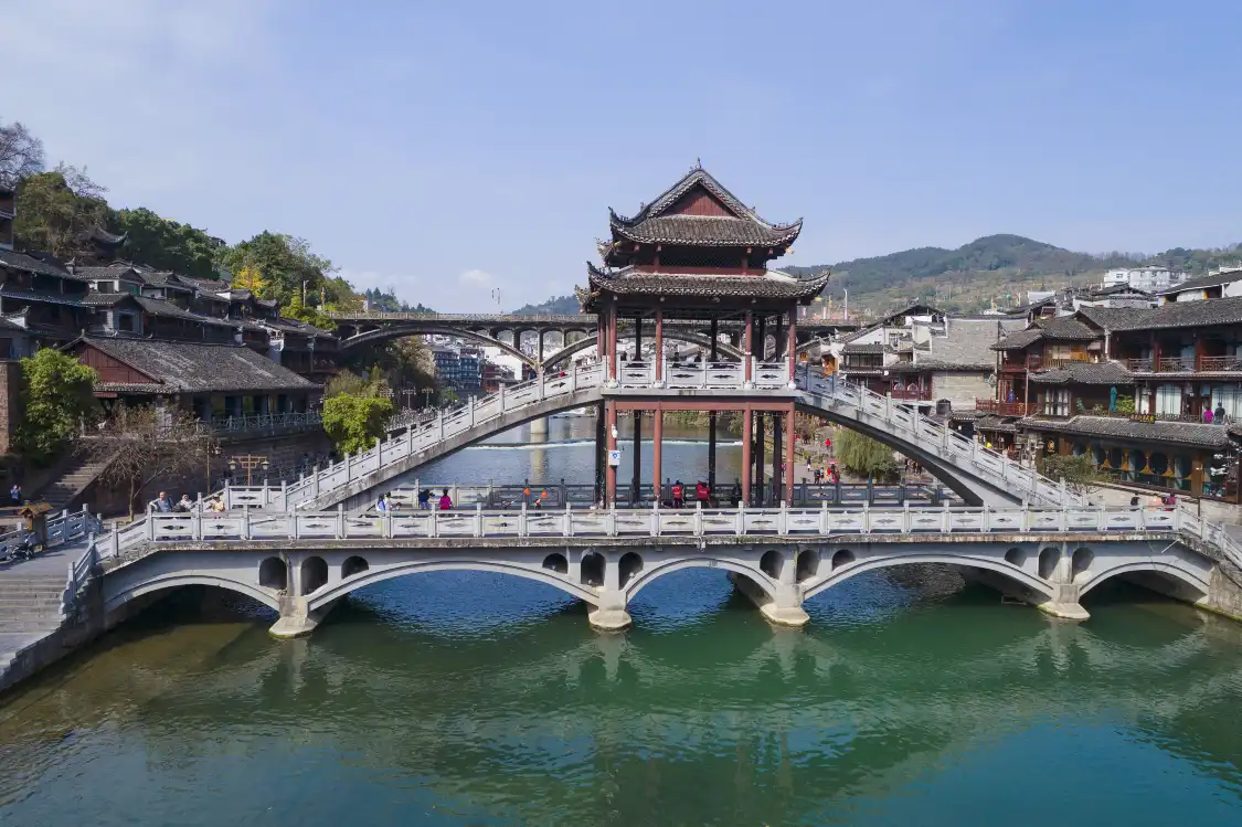 Hotels near Snow Bridge