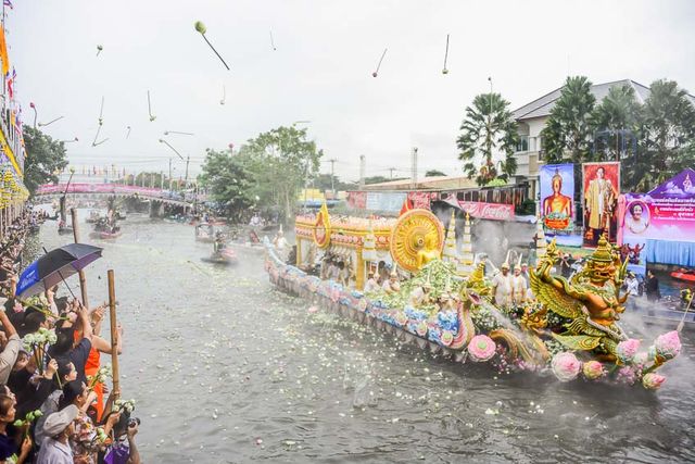Thailand’s Lotus Throwing Festival | Bang Phli
