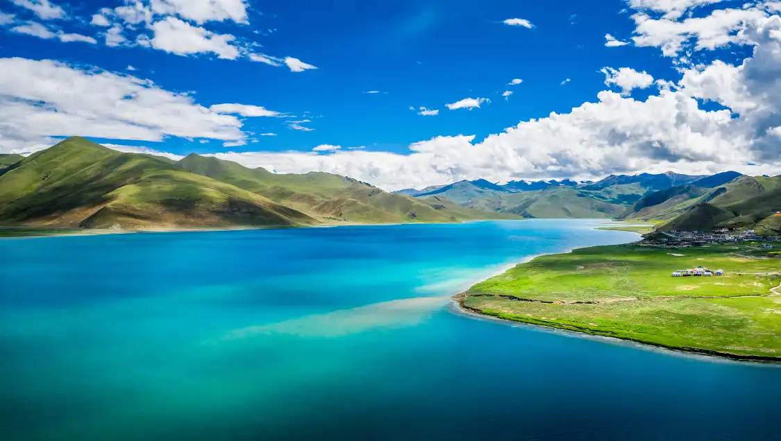 Hotels near Yamdrok Yumtso