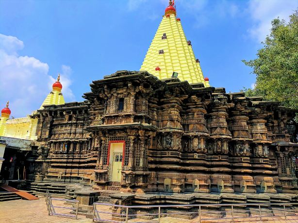 Shree Karveer Niwasini
Ambabai (Mahalaxmi) Temple