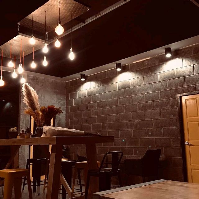 Yellow Cafe' Trang