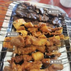 春旺特色土火锅烤肉,羊肉焖饼 User Photo