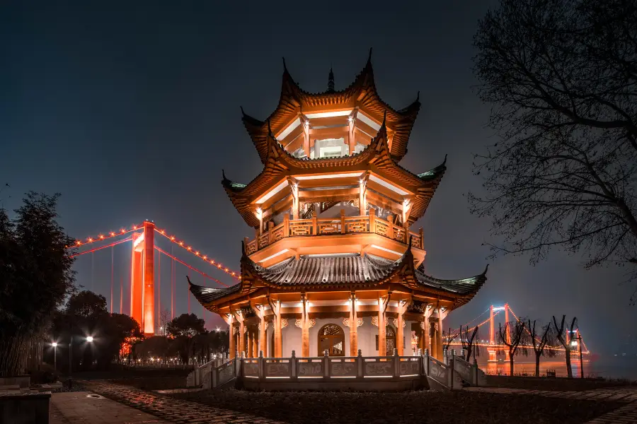 Yingwuzhou Hanyang Qiaoliang Theme Park