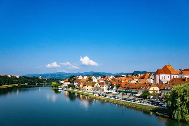 Župnijska cerkev sv. Cirila in Metoda, Maribor - Tezno周辺のホテル