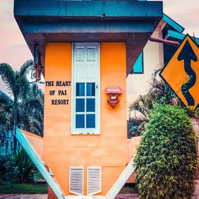 Отели рядом с достопримечательностью «Pai Post Office»