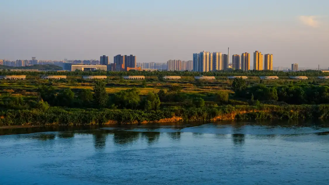 鄰近秦漢新城渭河景觀帶的酒店