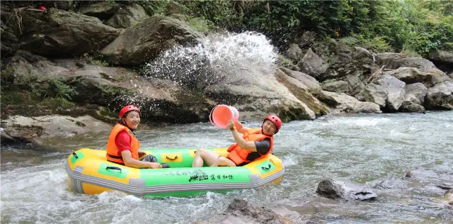 Rafting in Yueyang