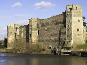 Newark Castle and Gardens