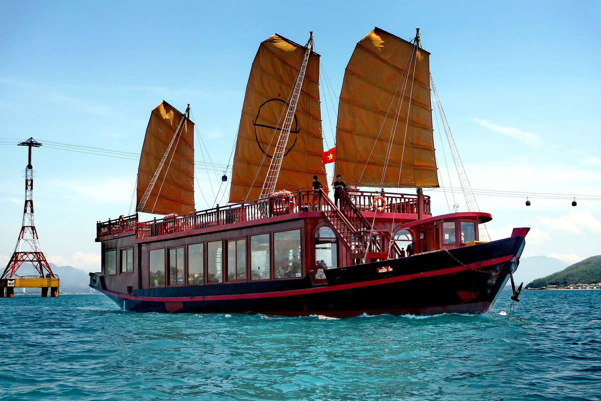 Royal cruise experience in Nha Trang Bay (enjoy an unforgettable sailing adventure)