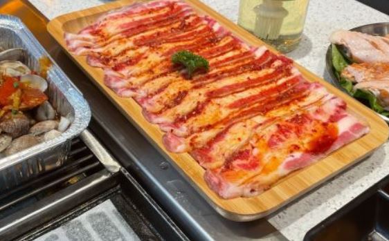 废墟里烤肉店