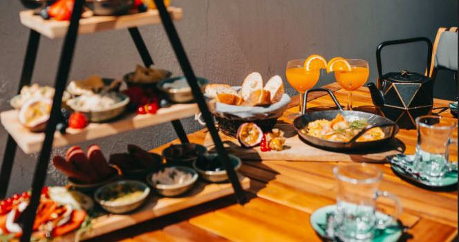 Brotbrechen Brunch & Beef